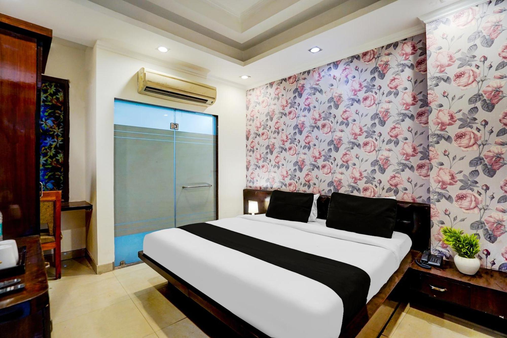 Hotel Collection O Sector 5 Ghaziabad Exterior foto